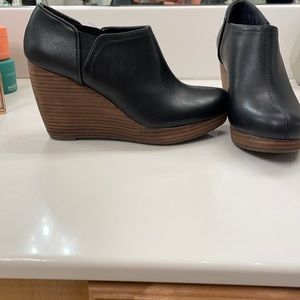 Black booties/wedges